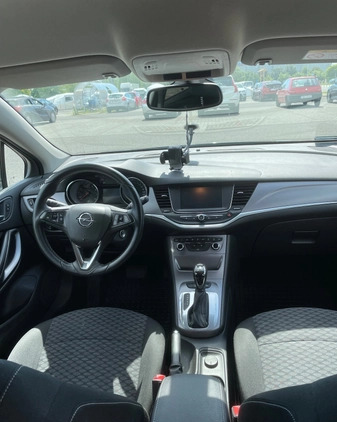 Opel Astra cena 58000 przebieg: 80500, rok produkcji 2016 z Poznań małe 137
